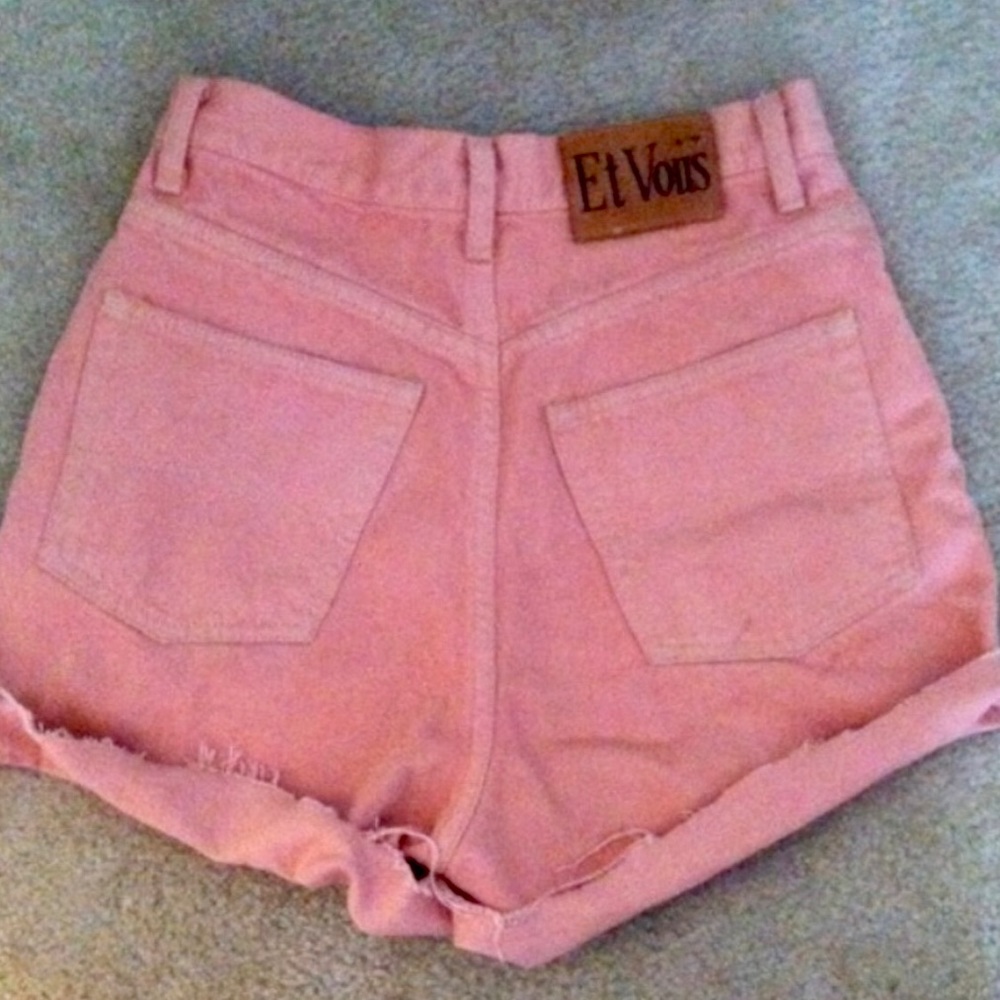 High waisted peach Levi shorts - Picture 3 of 4